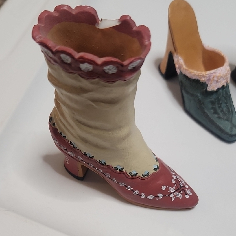 (Miniatures) Elegant Ceramic Shoe Figurine Set - Green, Black, Brown - Picture 6 of 6